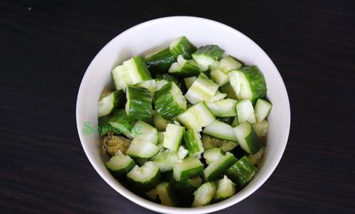 天气焖热就馋凉拌菜,脆嫩冰爽,麻辣十足,每次拌2盘还不够 凉拌黄瓜