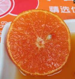 武鸣这种表面发白的柑橘,和沃柑相比,哪个更美味
