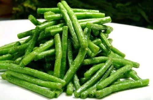 炒豆角时,先焯水 先油炸 学会大厨这一招,豆角翠绿入味