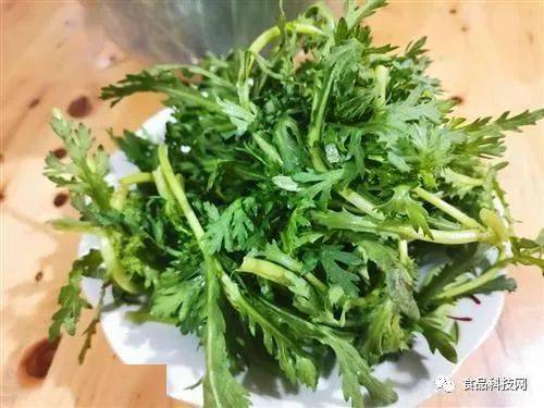 茼蒿为什么叫 皇帝菜 吃茼蒿的7个好处和3个禁忌你了解吗