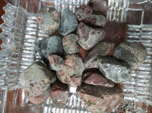 我昨天捡到好多火山石不清楚这石头是怎样形成的