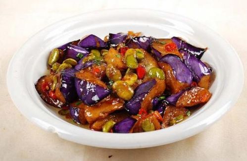 茄子别再红烧了,打入2个鸡蛋,营养入味,比红烧肉还好吃