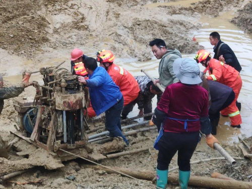 麻江一工人陷入稀泥桩井,下半身被埋压失去知觉,消防快速救援