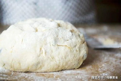 和面这一步很重要,关键时加一点它,酥香可口,一点不输卖饼大爷