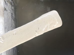 我打算用白泥加水搅拌成泥浆,然后在泥浆里面加颜色做成建筑的涂料,是否可以用 会不会出现脱皮现象,怎