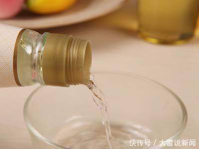 她出差前随手往绿萝花盆里面倒了点这个,回家后绿萝爬满屋子