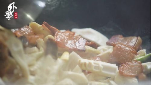 天目山的小山村,10月份还能吃上鲜笋,与咸肉一起炖干锅吃