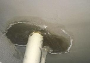 二楼卫生间漏水原因是什么 二楼卫生间漏水怎么办