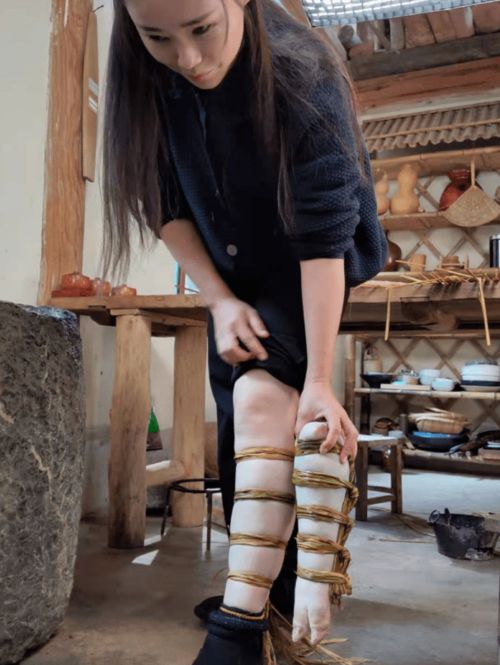 室友总喜欢穿女装,碰到这样的室友怎么办 哈哈你就开心去吧