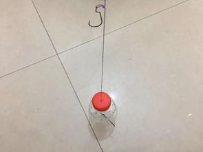 用塑料瓶自制打窝器,怎么简单怎么来,野钓很好用